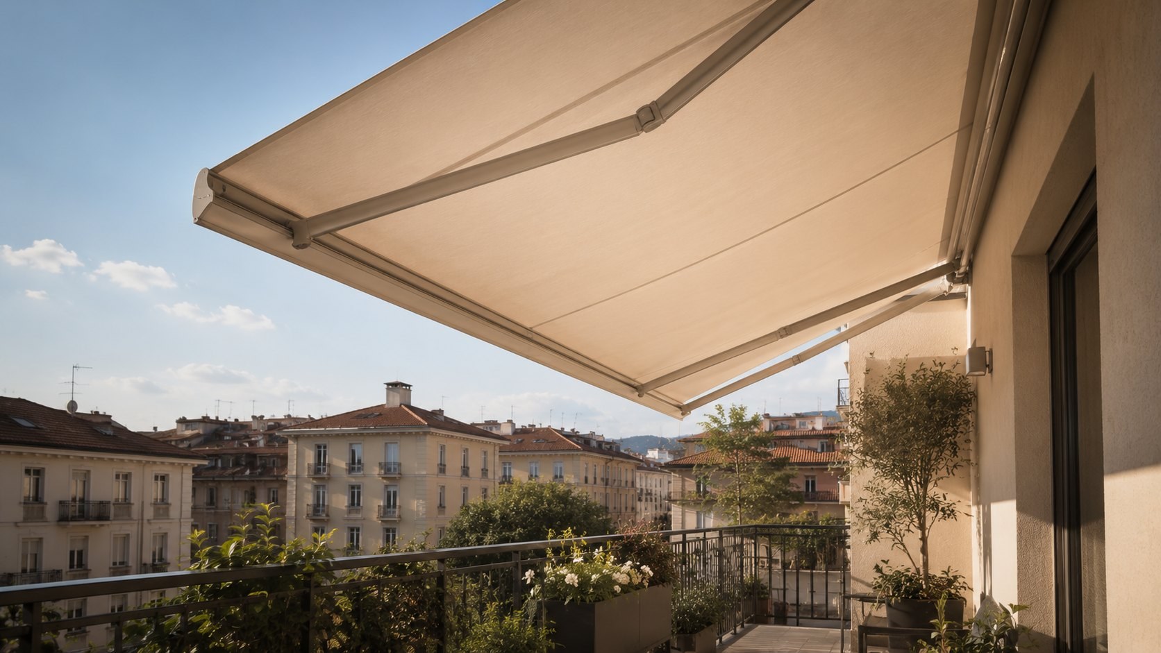 Tenda da sole a bracci su terrazza